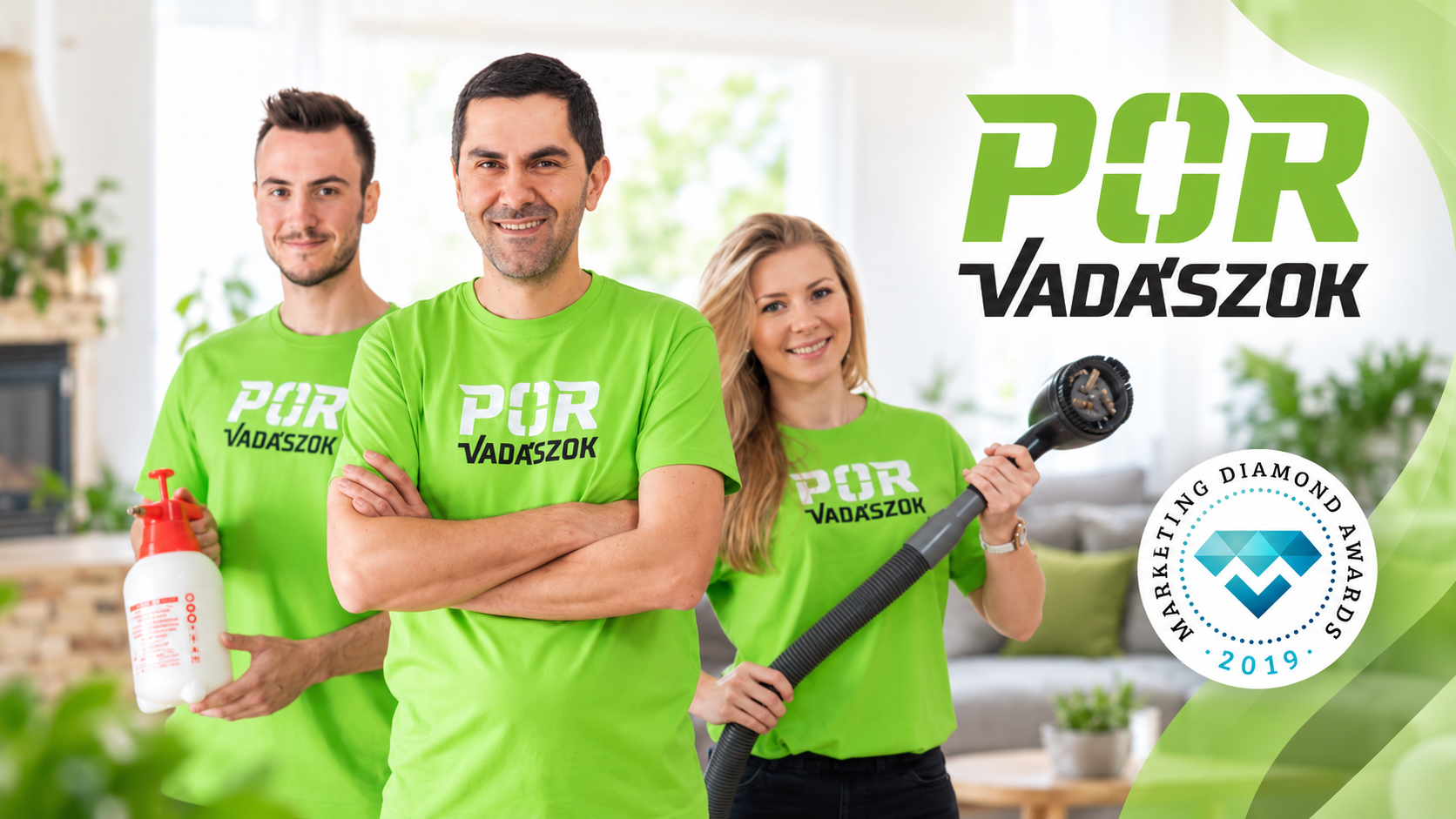 Porvadászok matractisztítás Debrecen – három zöld pólós szereplő tisztítóeszközökkel, Porvadászok logóval és a 2019-es Marketing Diamond jelvénnyel.
